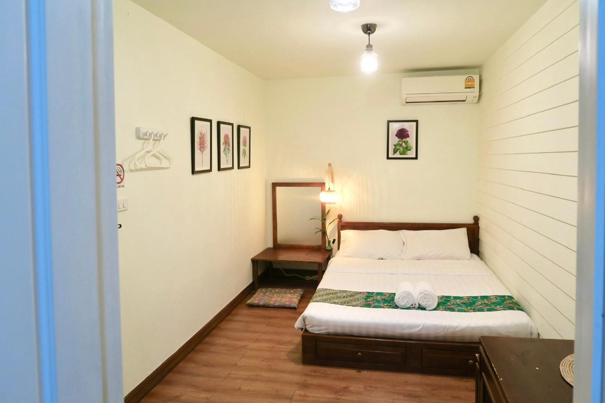 Les Fleurs Bangkok Hostel Banguecoque Exterior foto